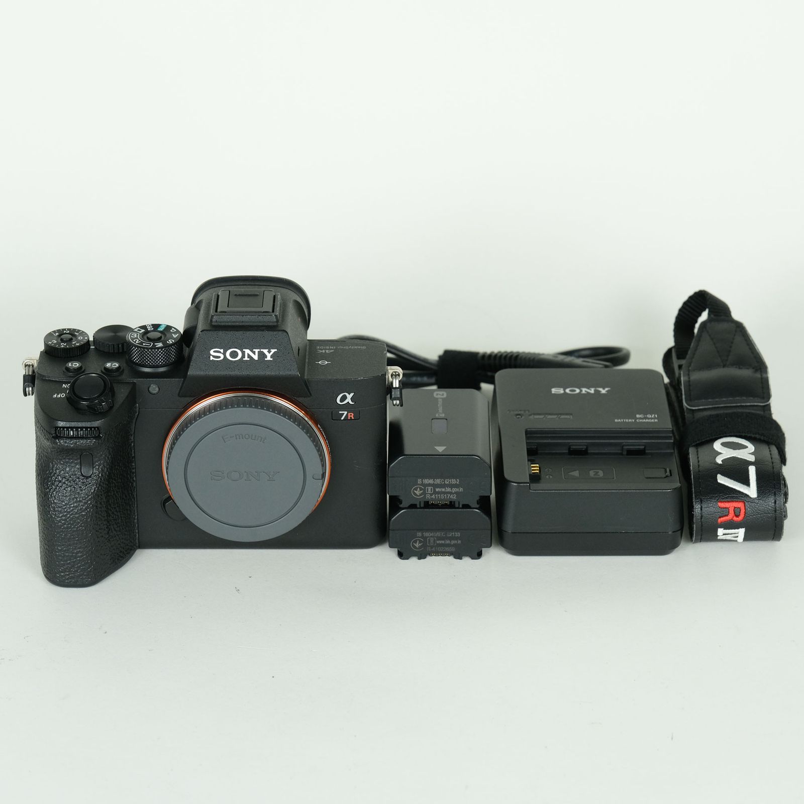 良品 | シャッター数32,936回｜バッテリー2個付] SONY α7R IV（ILCE