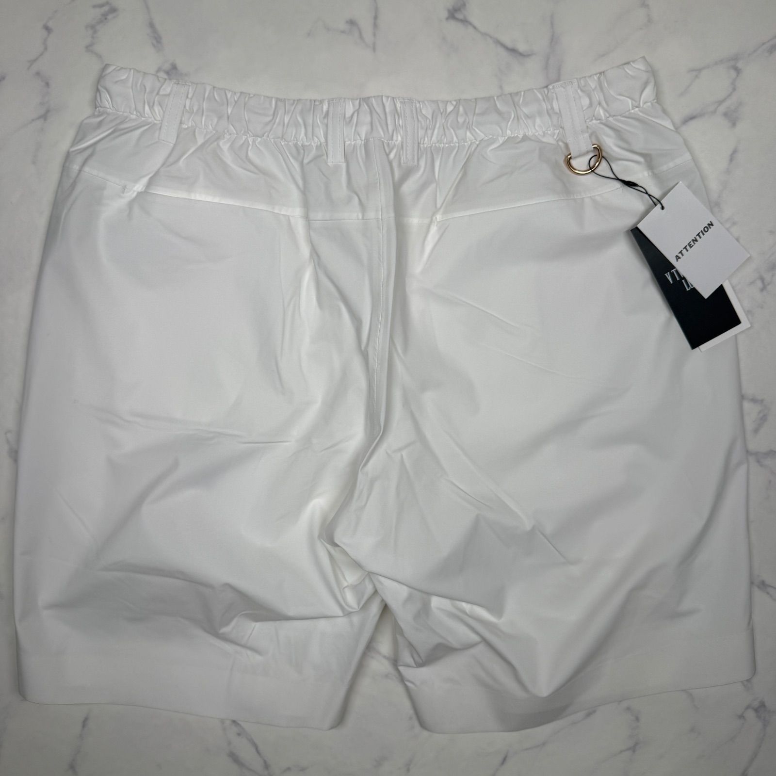 新品タグ付き V TWELVE LUX シームレスショートパンツ ホワイト - メルカリ