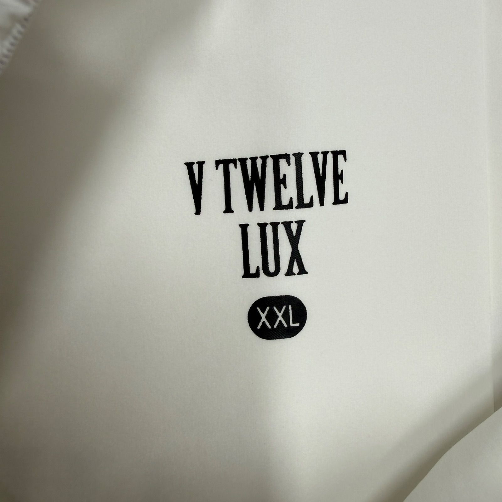 新品タグ付き V TWELVE LUX シームレスショートパンツ ホワイト - メルカリ
