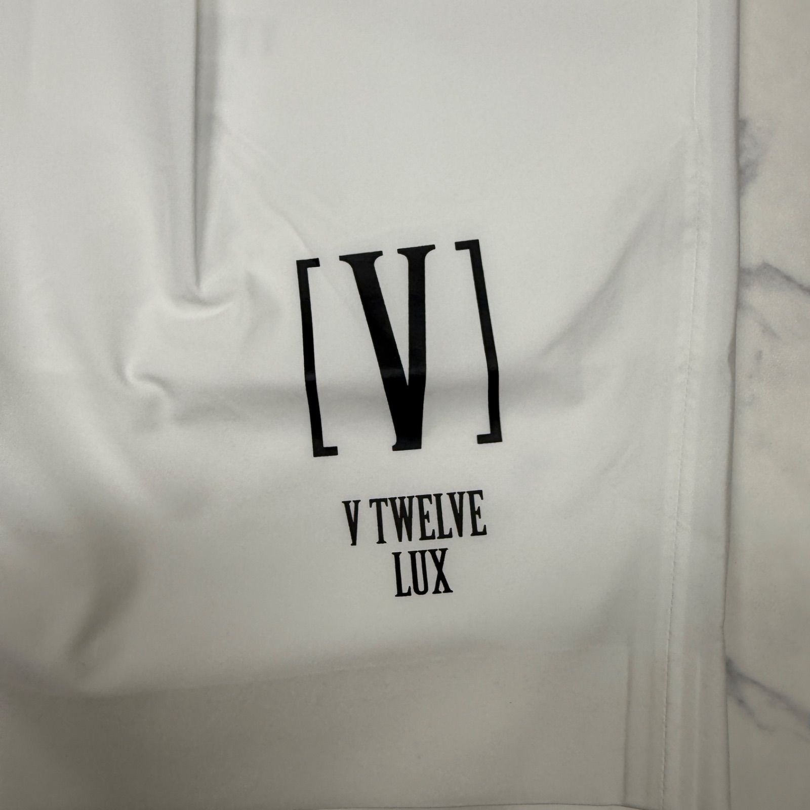 新品タグ付き V TWELVE LUX シームレスショートパンツ ホワイト - メルカリ