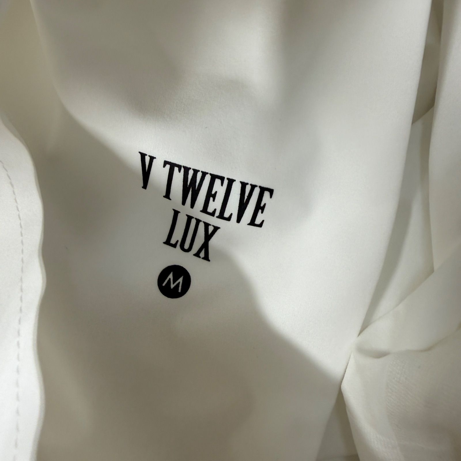新品タグ付き V TWELVE LUX シームレスショートパンツ ホワイト - メルカリ