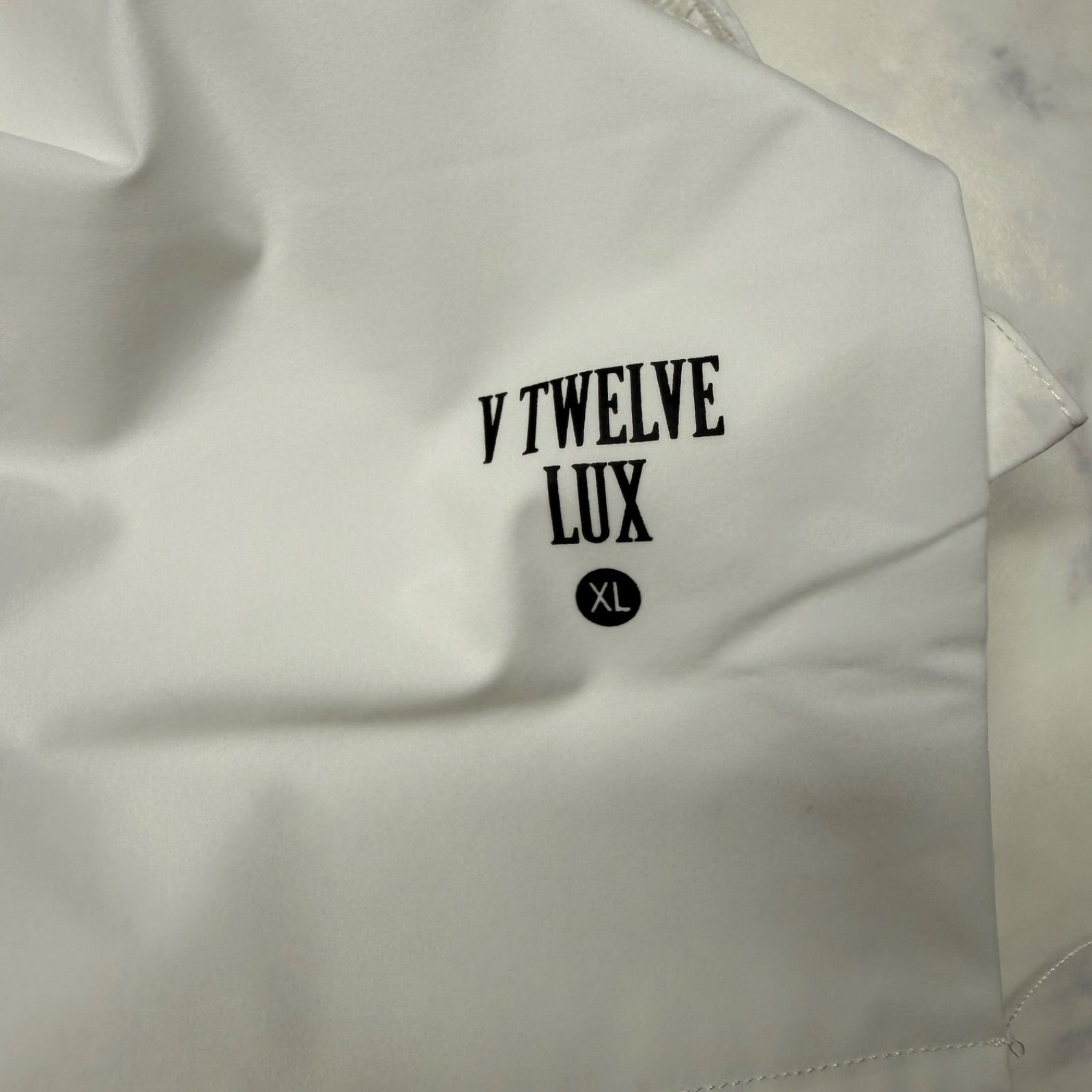 新品タグ付き V TWELVE LUX シームレスショートパンツ ホワイト - メルカリ