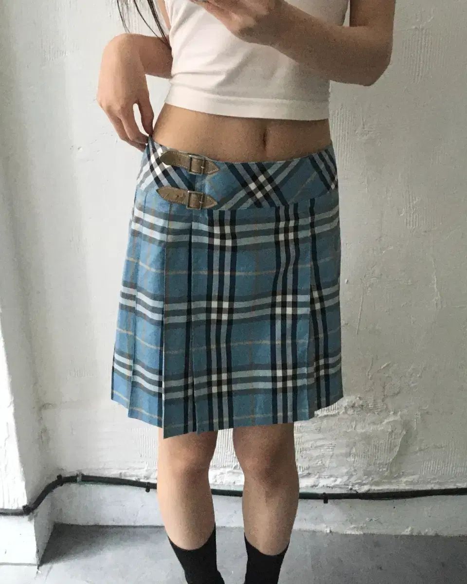 BURBERRY バーバリー ブルーレーベル ブルー CHECK バックル プリーツ ミニ Rab スカート 19,397円