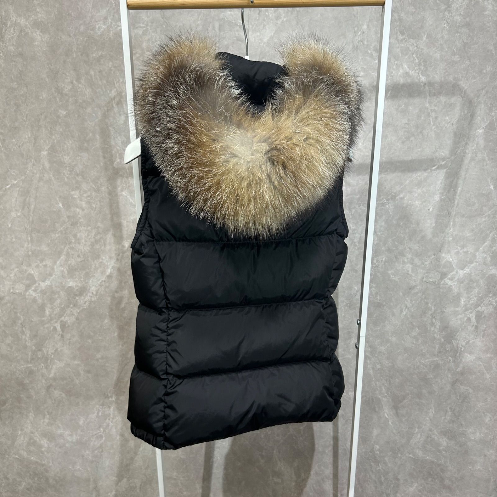 美品】 MONCLER モンクレール ダウンベストファーGALLINULEガリヌール