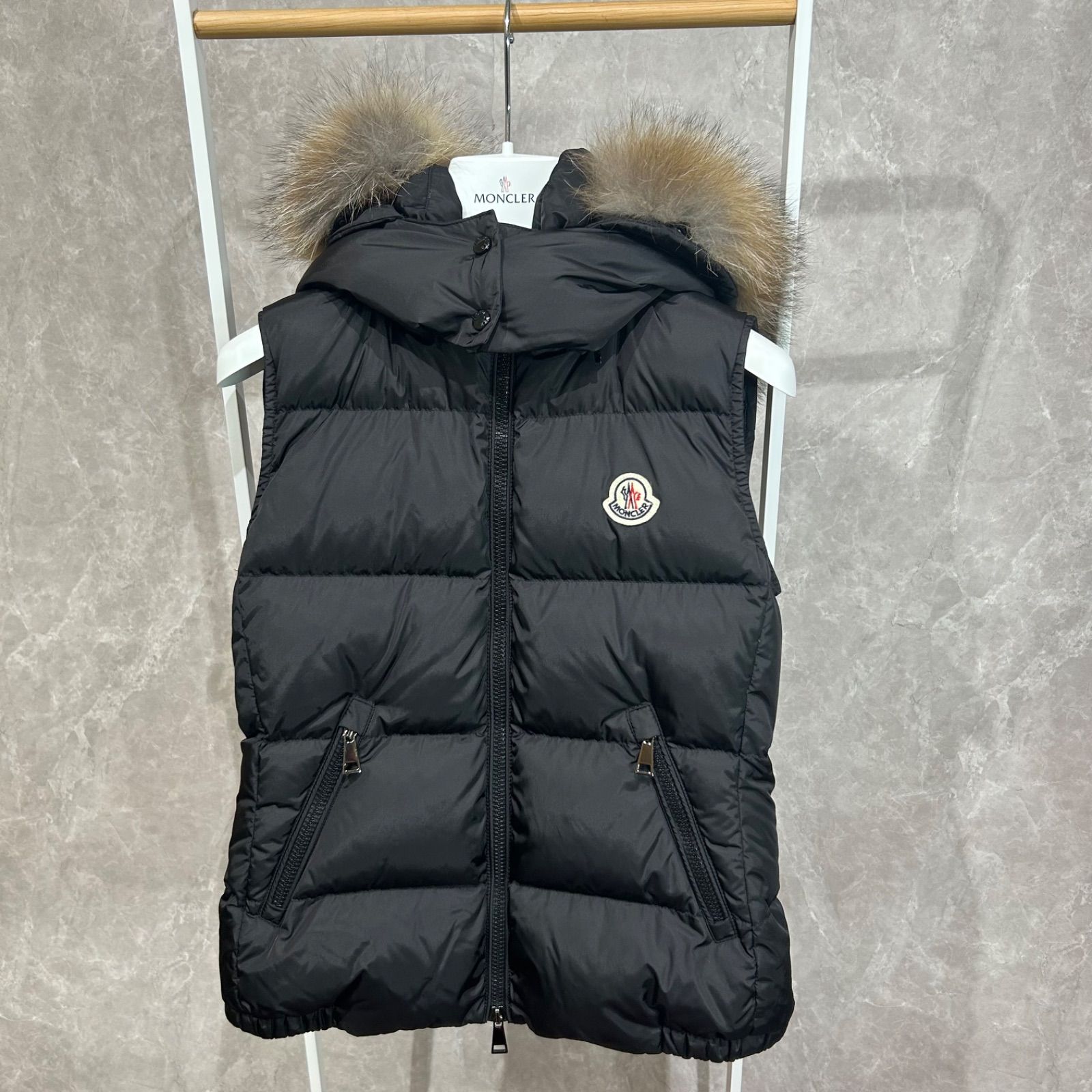 美品】 MONCLER モンクレール ダウンベストファーGALLINULEガリヌール