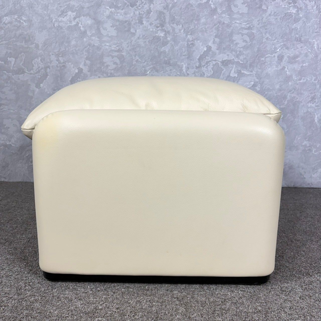 Cassina カッシーナ マラルンガ 本革 オットマン 高級家具 - メルカリ