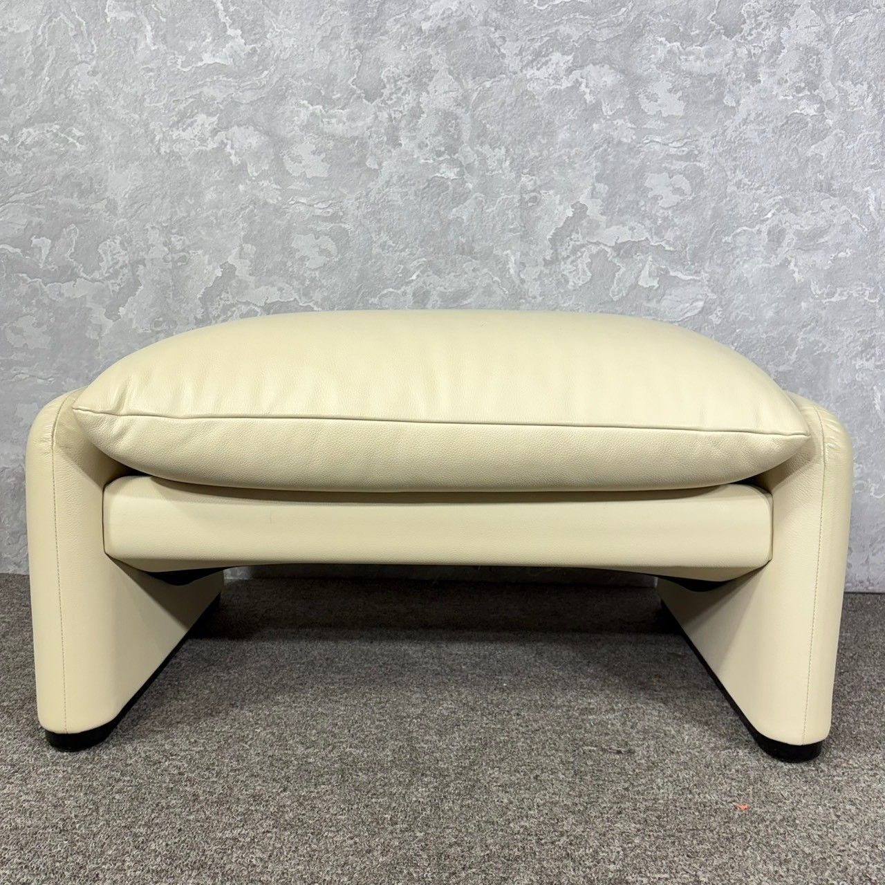 Cassina カッシーナ マラルンガ 本革 オットマン 高級家具 - メルカリ