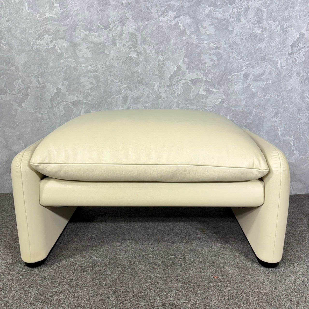 Cassina カッシーナ マラルンガ 本革 オットマン 高級家具 - メルカリ