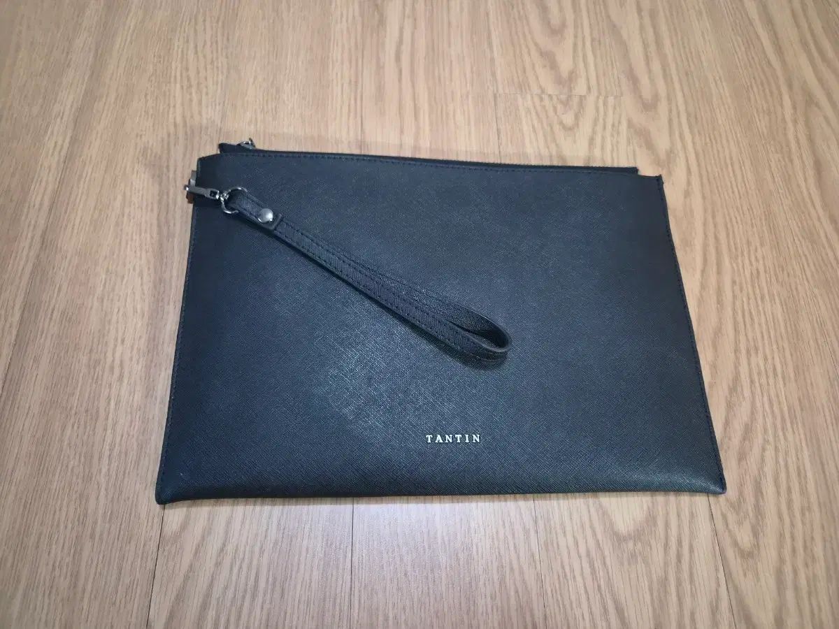 タン クラッチバッグ 新品