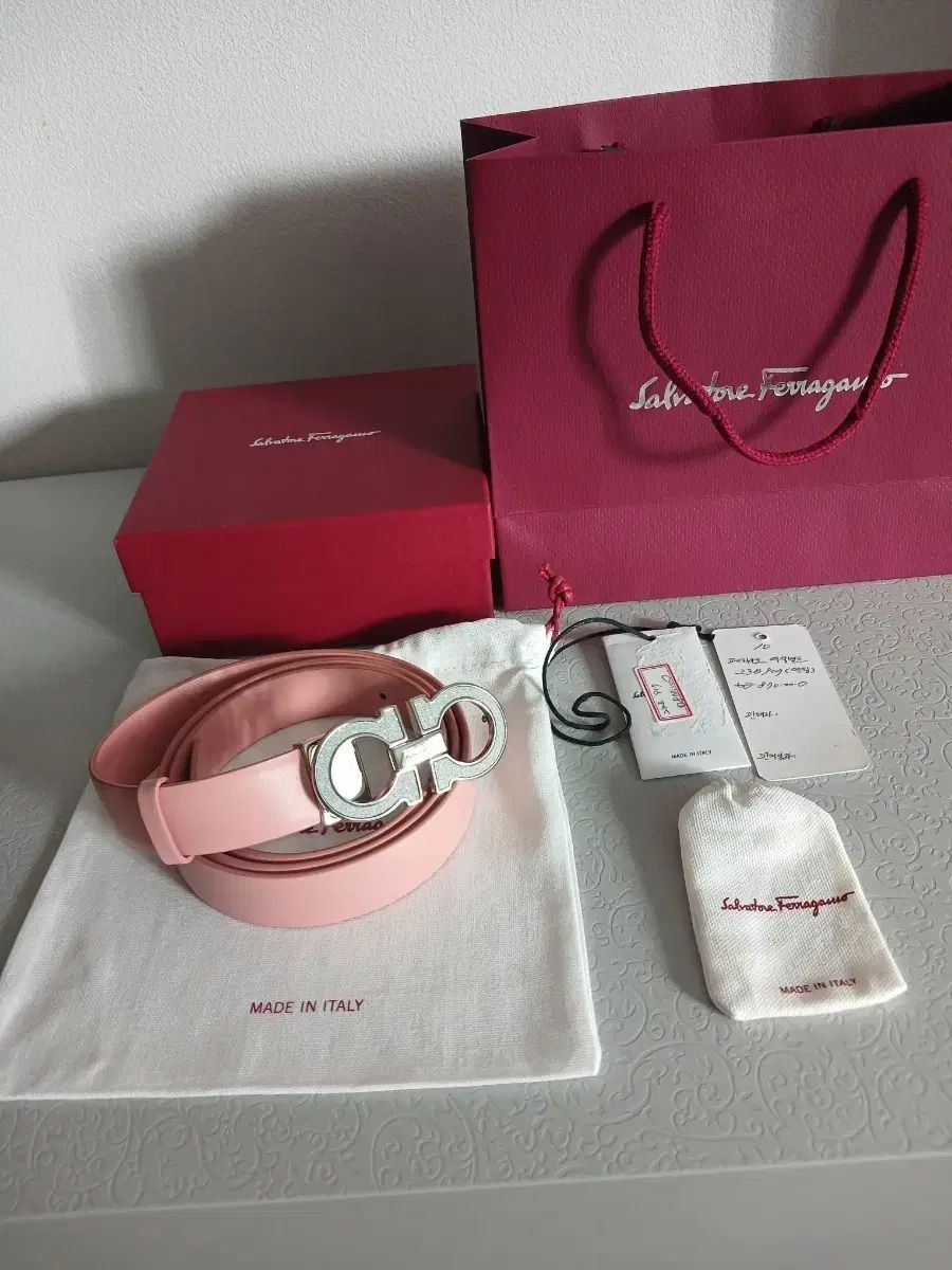 FERRAGAMO フェラガモ ベルト ピンク色 フルセット 33,775円