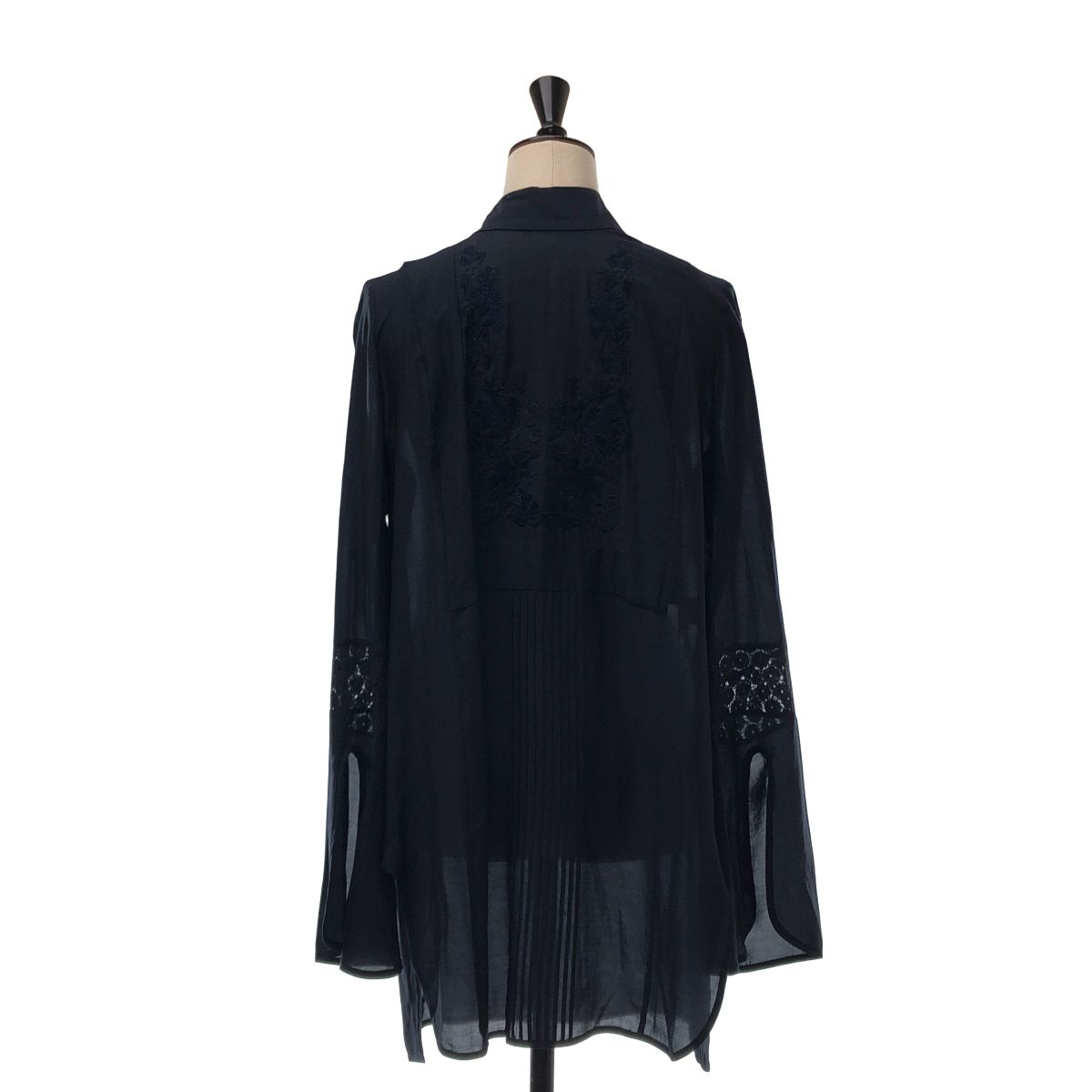 Mame Kurogouchi / マメクロゴウチ | Botanical Embroidery Blouse
