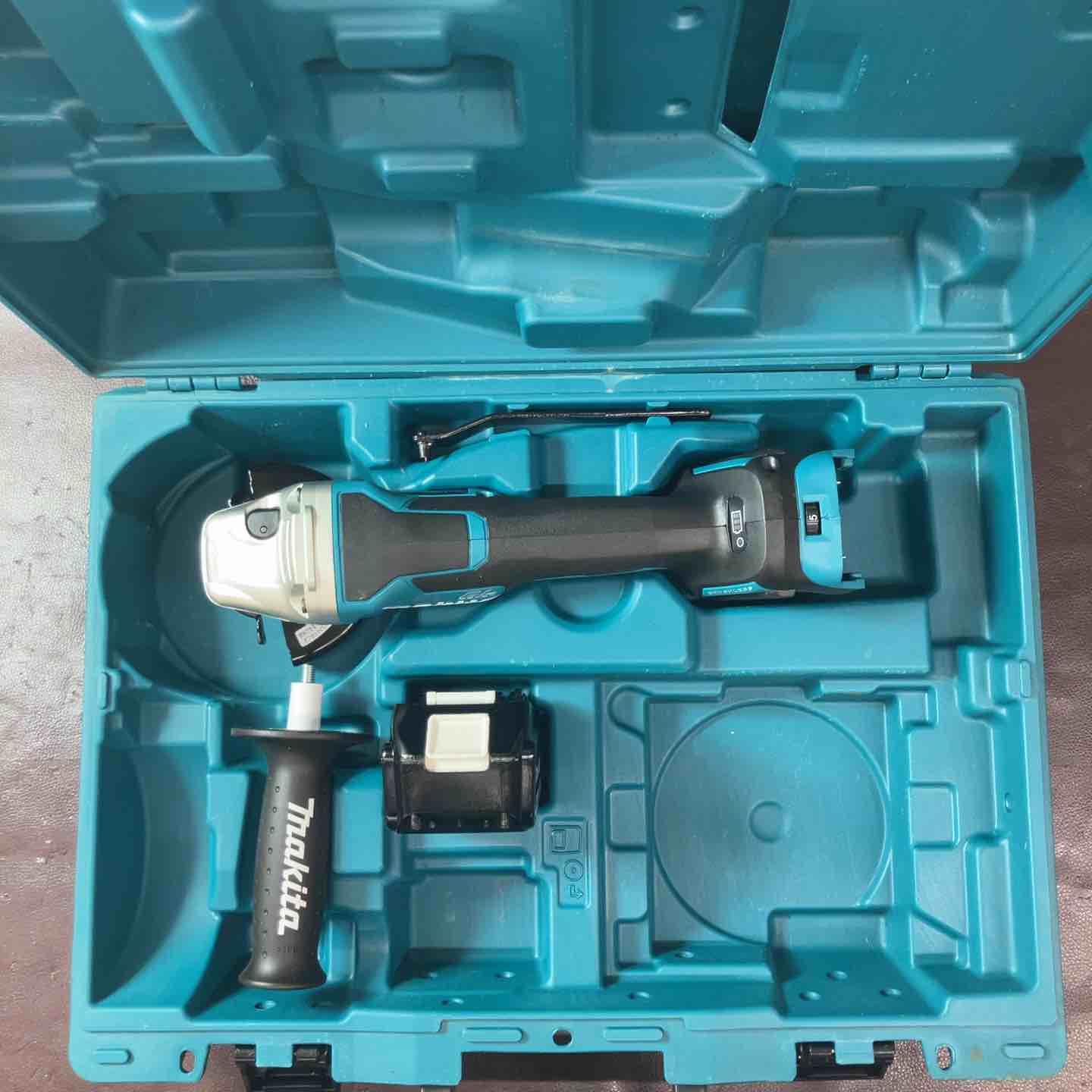【中古品】マキタ(makita) 100mmコードレスディスクグラインダ GA418DZ バッテリー付属【東大和店】