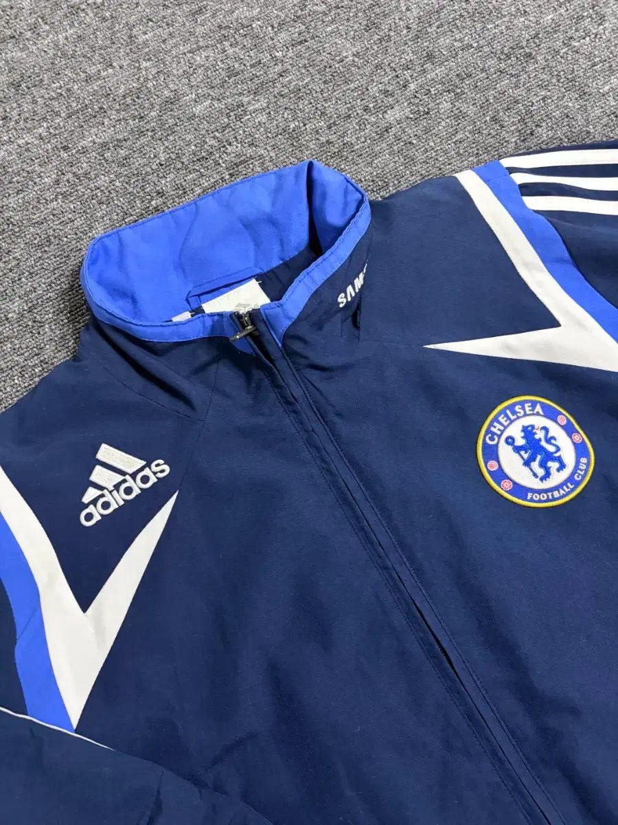 アディダス チェルシー FC ヴィンテージ トレーナー ウィンド