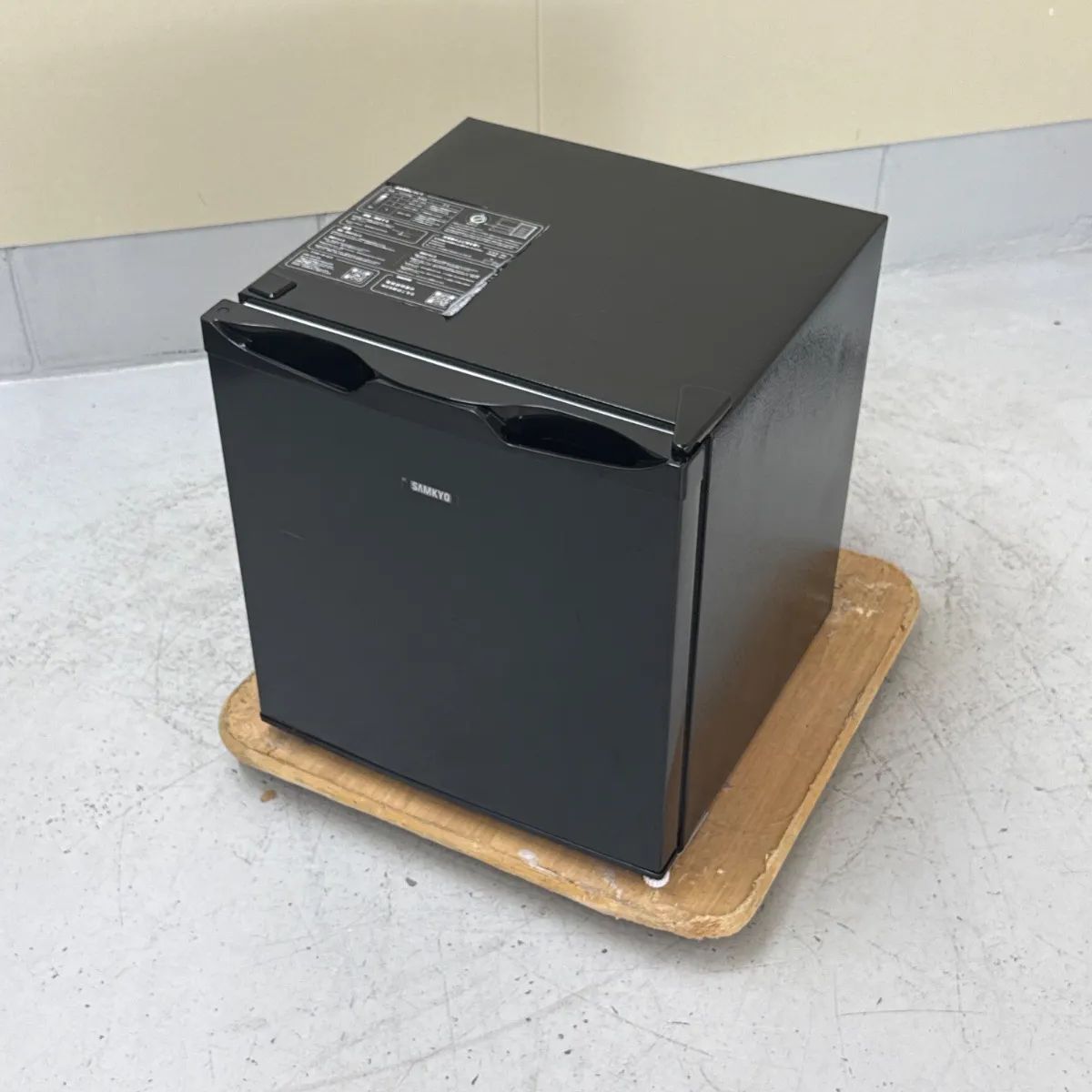 配送エリア限定｜搬入設置込み】 SAMKYO 33L 1ドア冷凍庫 ZU30