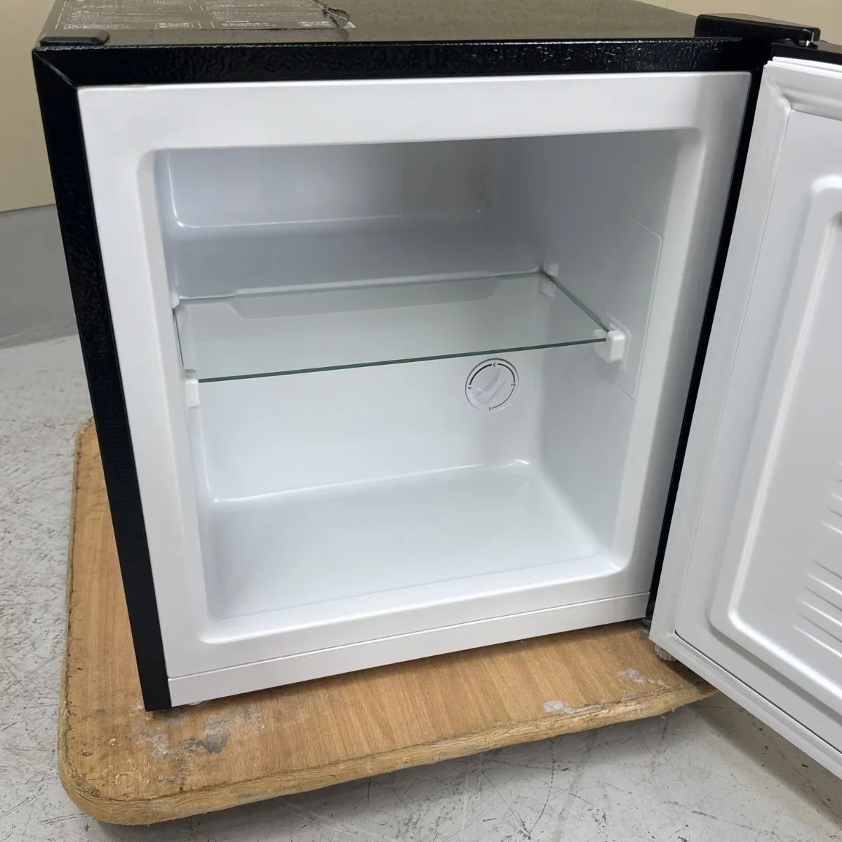 配送エリア限定｜搬入設置込み】 SAMKYO 33L 1ドア冷凍庫 ZU30