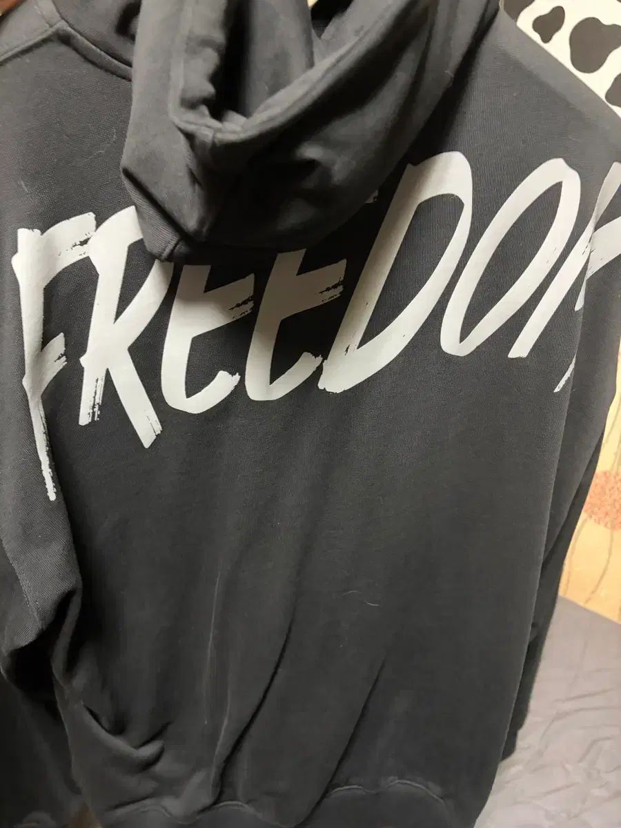 FREEDOM バックロゴ フードジップアップ 2XL