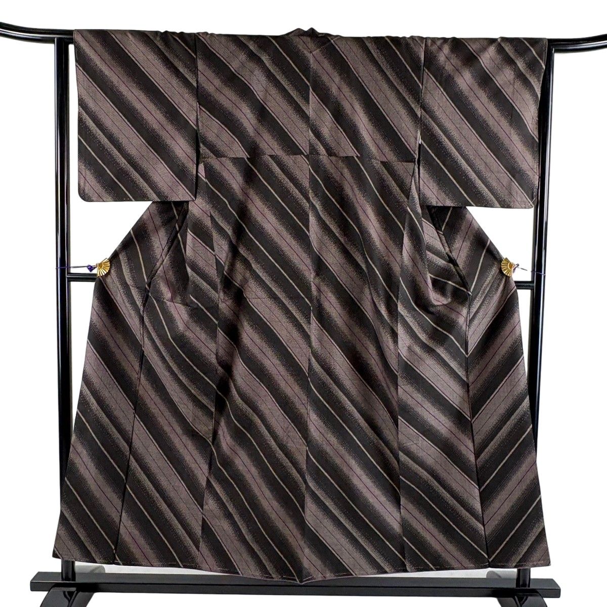 【美品】 紬 身丈152.5cm 裄丈64cm M 袷 斜縞 焦茶色 正絹 秀品 【中古】
