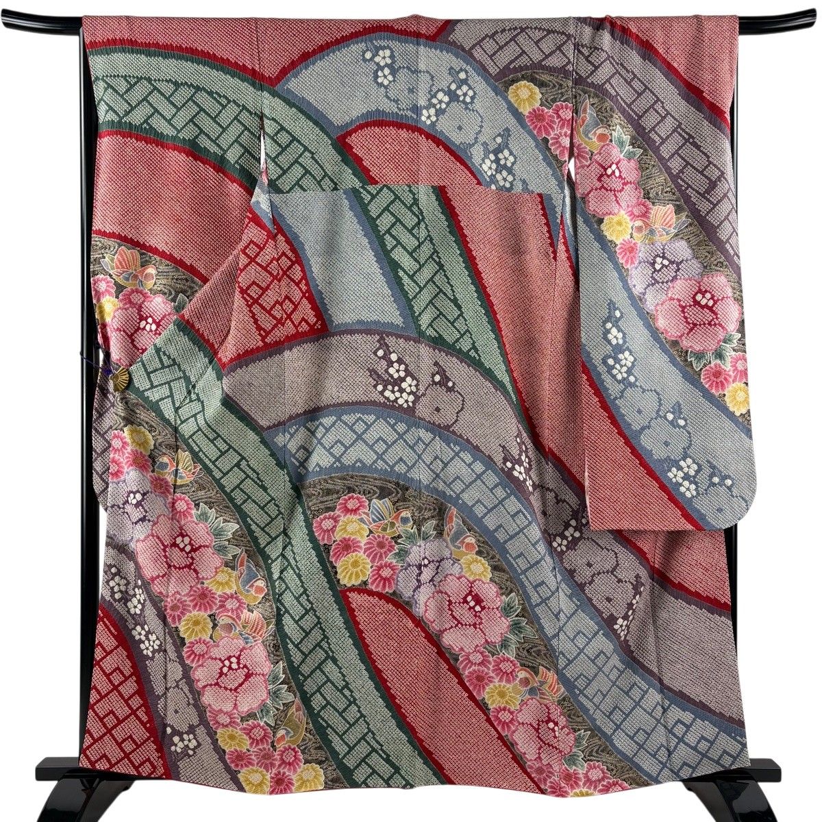 【美品】 振袖 身丈159.5cm 裄丈67cm M 袷 牡丹 鴛鴦 絞り 金彩 赤 正絹 秀品 【中古】