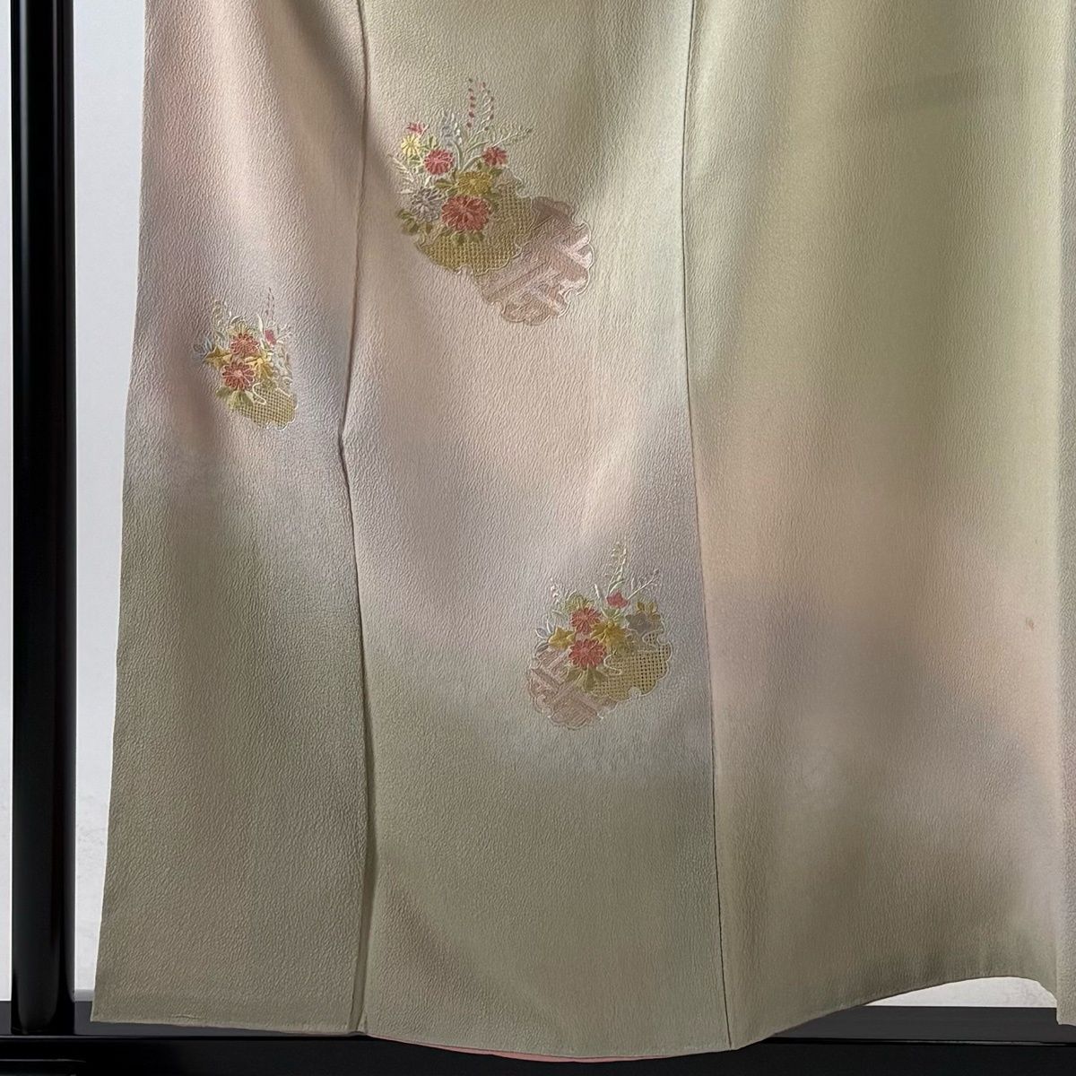 付下げ 身丈156cm 裄丈64.5cm M 袷 雪輪 草花 刺繍 ぼかし ベージュ