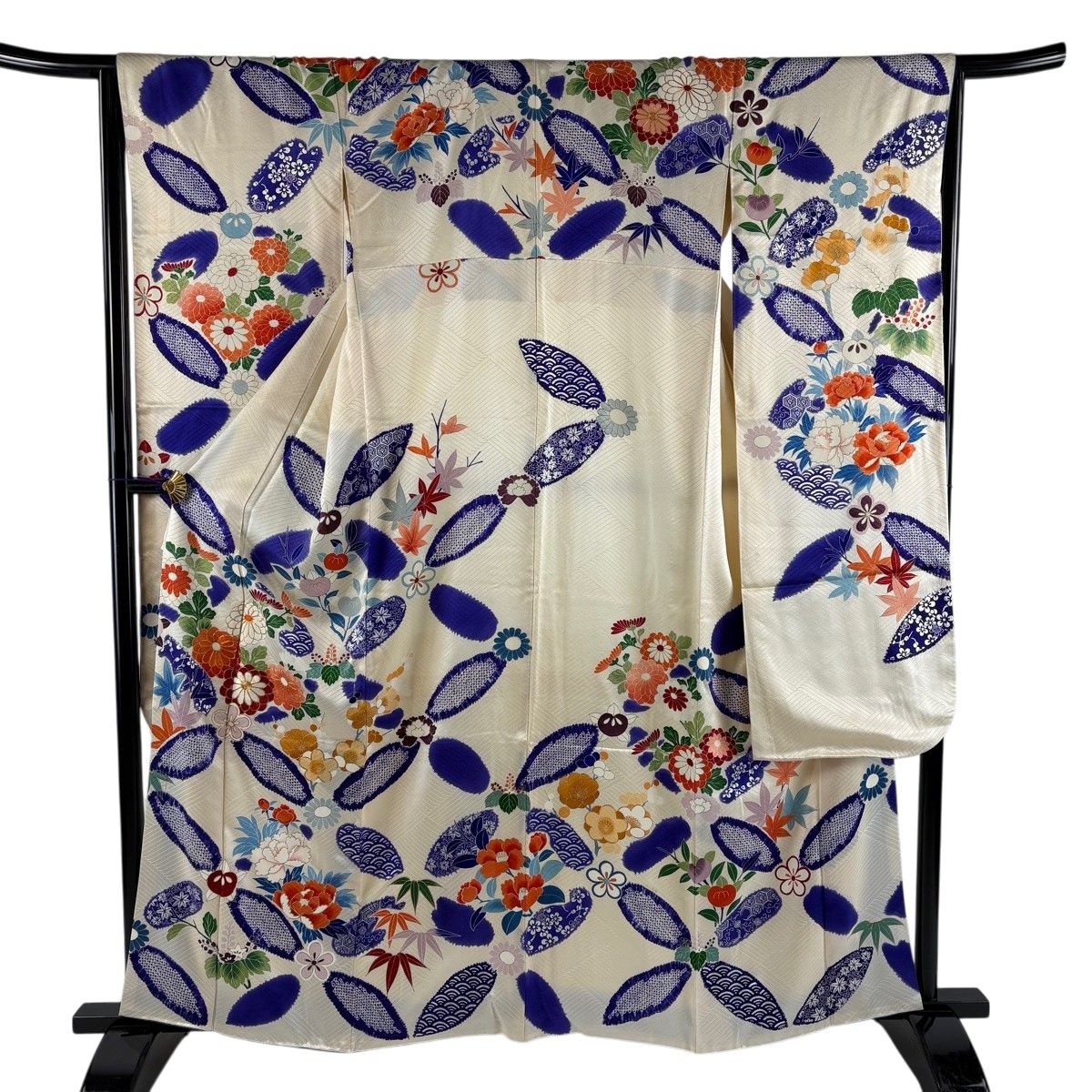 振袖 身丈161.5cm 裄丈66.5cm M 袷 菊 七宝 刺繍 絞り クリーム 正絹 秀品 【中古】