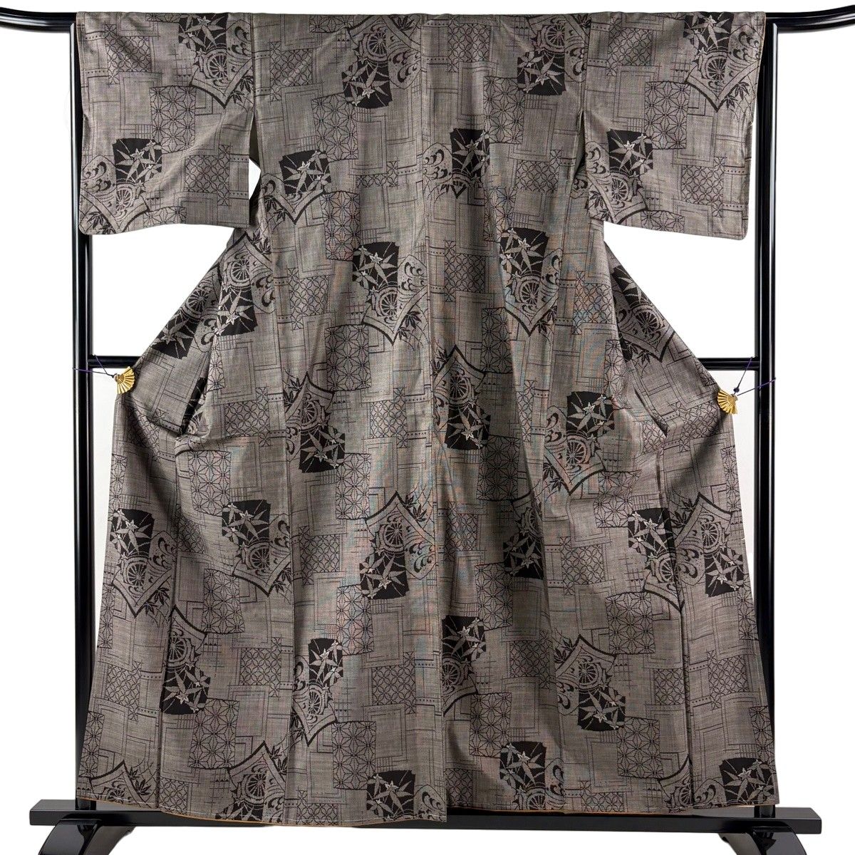 【美品】 紬 身丈158.5cm 裄丈64.5cm M 袷 麻の葉 源氏車 焦茶色 正絹 秀品 【中古】
