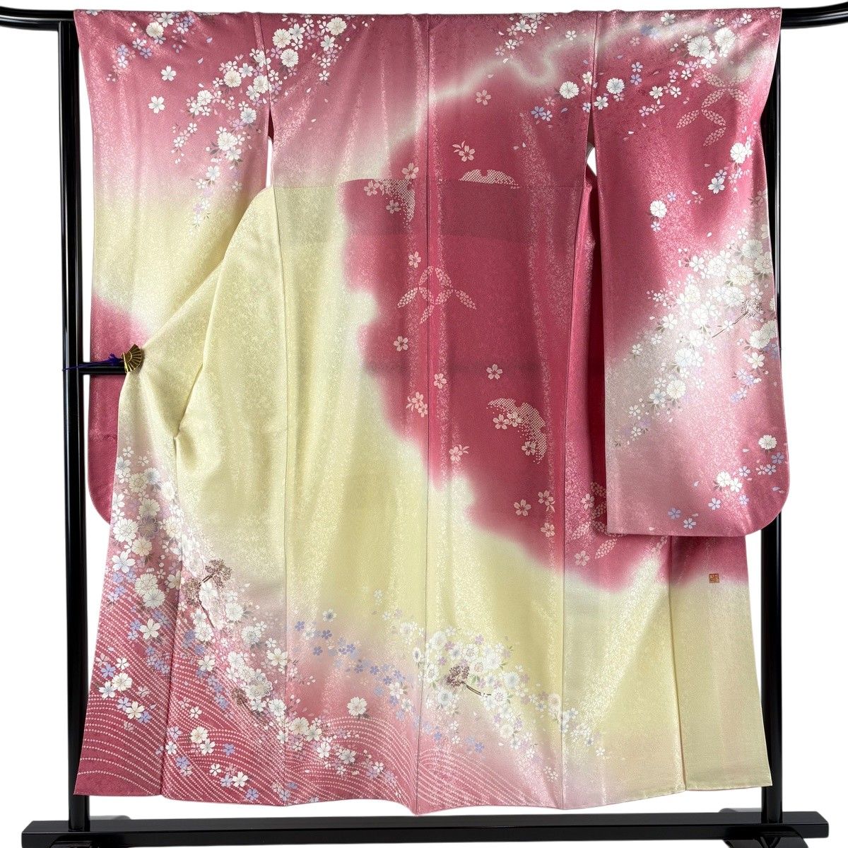 振袖 身丈154cm 裄丈65.5cm M 袷 やまと 落款 桜 簪 銀通し 刺繍 ピンク 正絹 秀品 【中古】