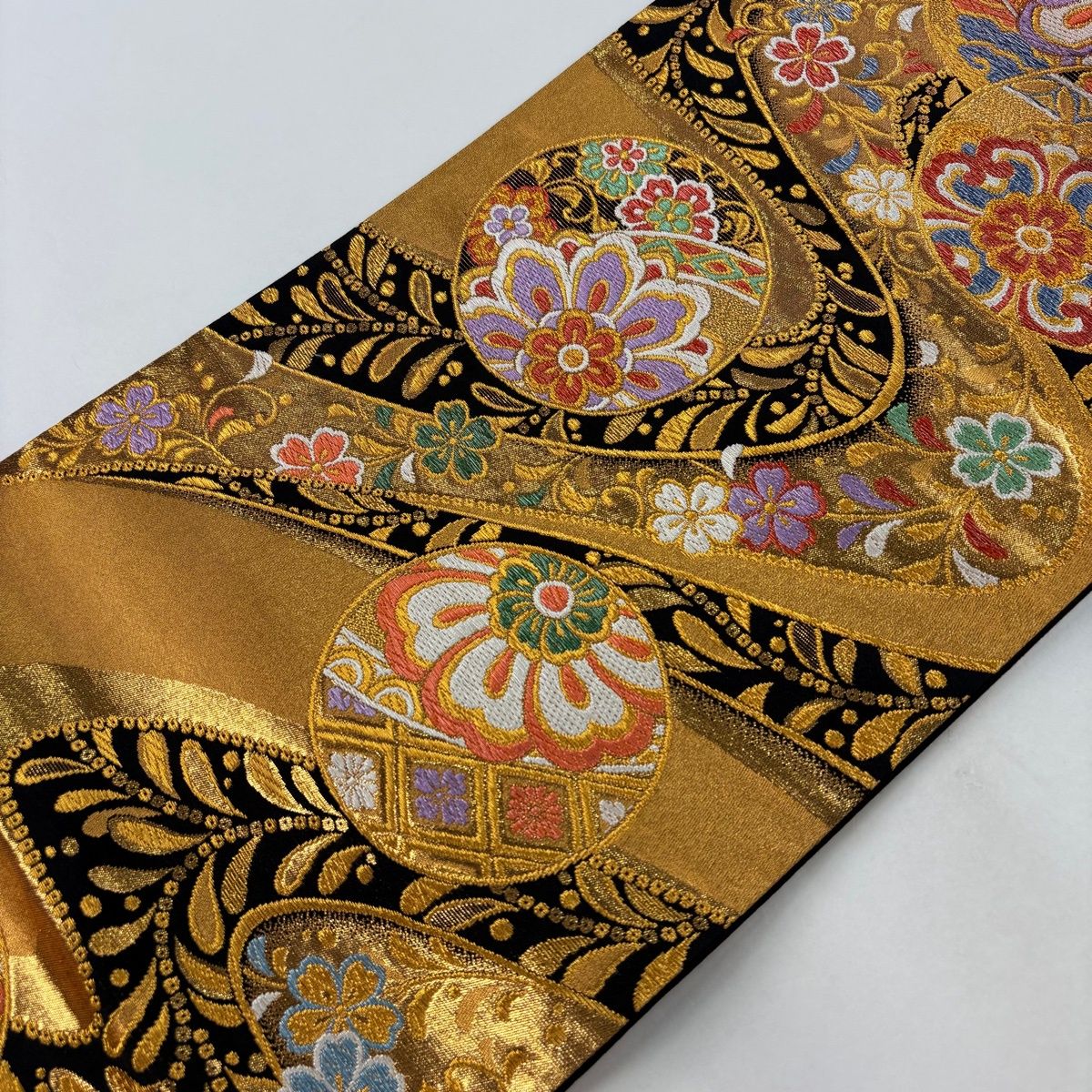 美品】 袋帯 秀品 振袖向き 鞠 桜 金糸 箔 金色 六通 正絹 【中古