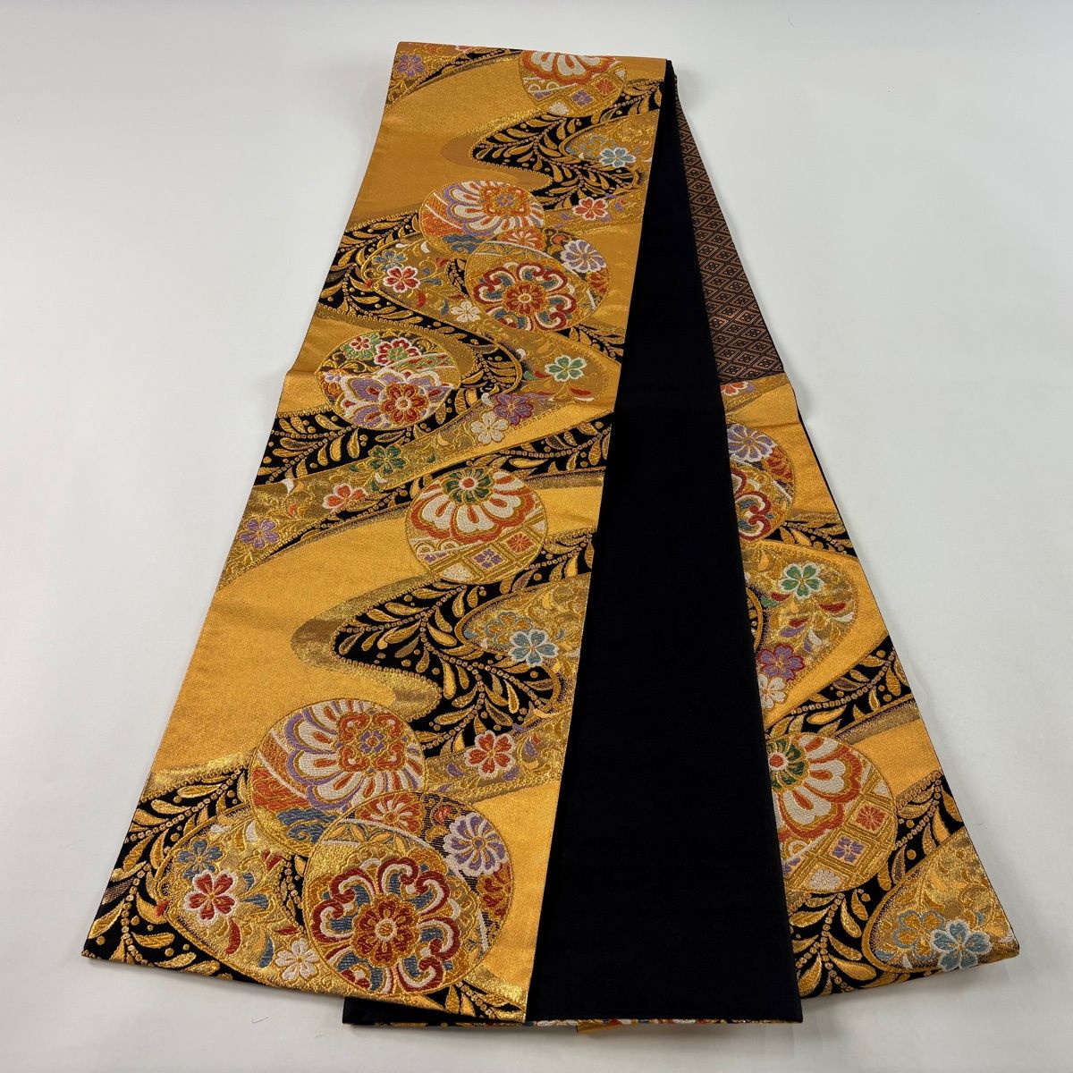 美品】 袋帯 秀品 振袖向き 鞠 桜 金糸 箔 金色 六通 正絹 【中古 