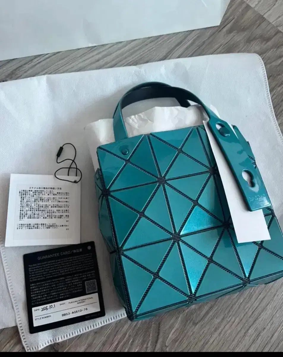 新品 BAO BAO ISSEY MIYAKE バオバオイッセイミヤケ カラット ミニ トートバッグ ターコイズ カラー 限定モデル