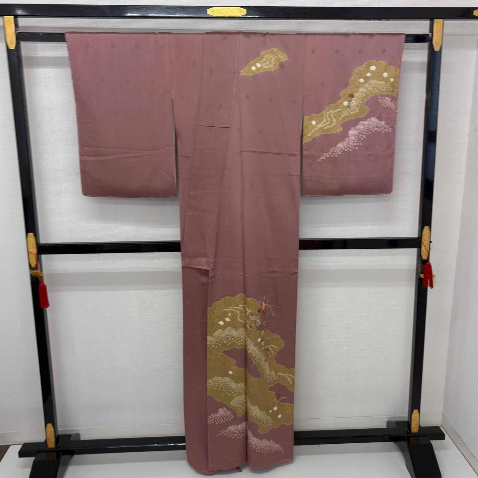 付下げ 絞り 刺繍の花 躾糸付き 紋なし 正絹 a-415 - メルカリ