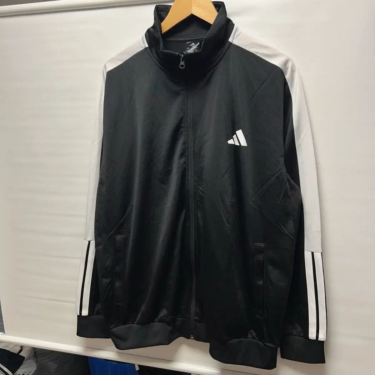 正規品/2XL adidas アディダス 25SS 新モデル 3本線 トレーニング