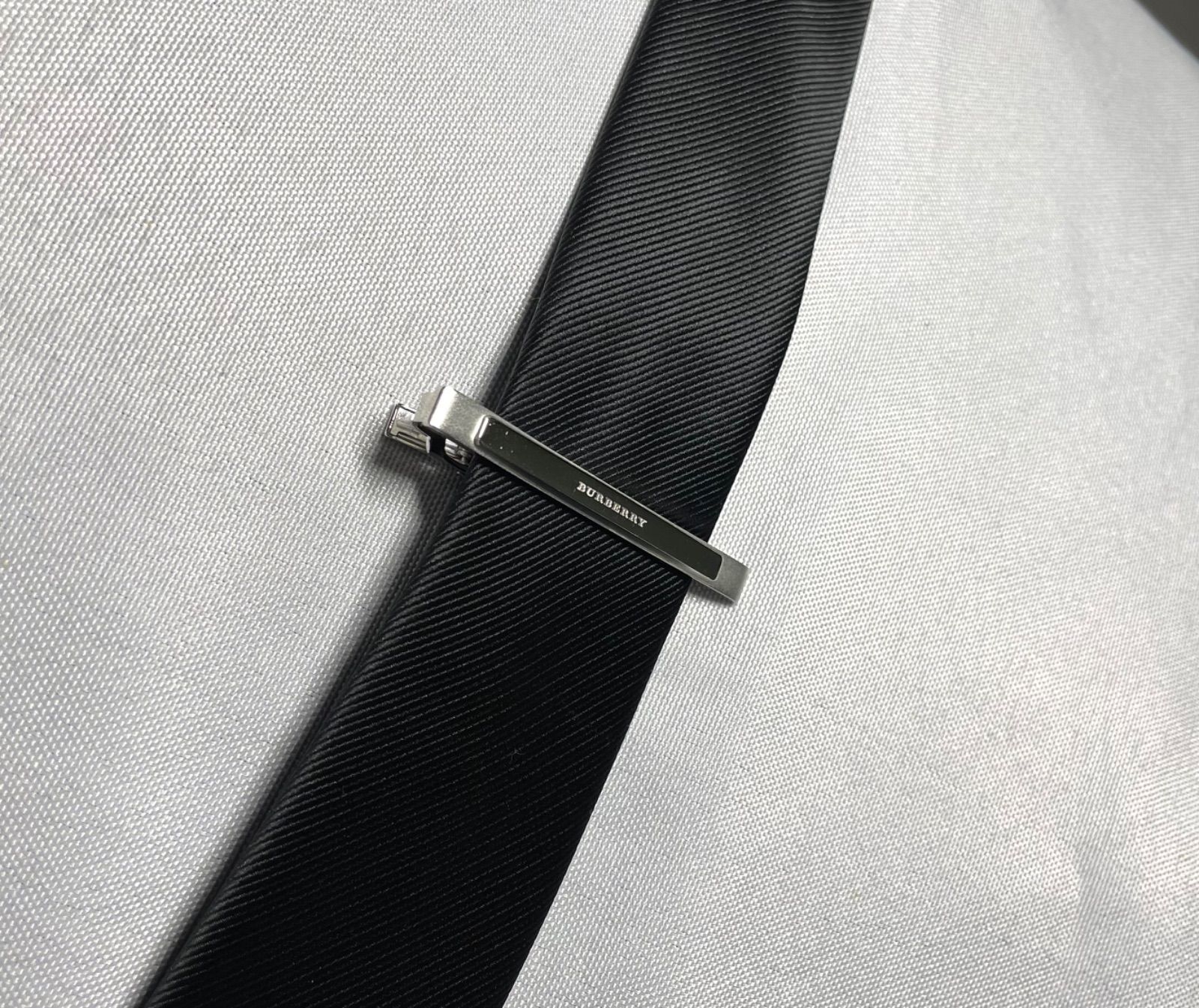 希少 BURBERRY バーバリー ブランドロゴ文字 鏡面&艶消し シルバー