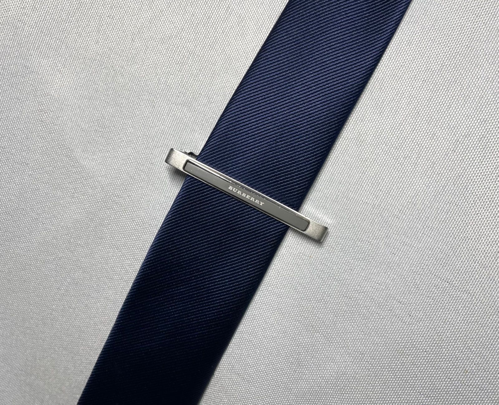 希少 BURBERRY バーバリー ブランドロゴ文字 鏡面&艶消し シルバー