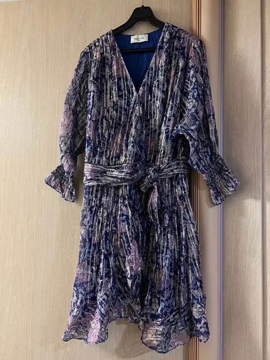 21 ベレニース Berenice フラワー メタルLINE ラップワンピース シフォンVネックシャーリング パープル