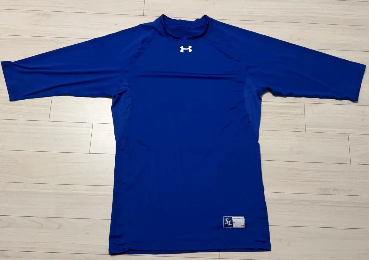 サムスン・ライオンズ アンダーアーマー 7分 インナーTシャツ
