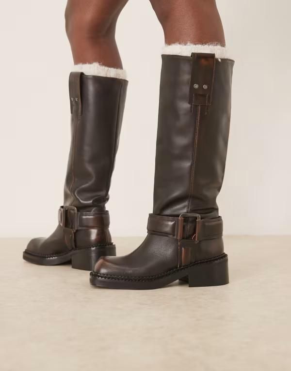 エイソス レディース シューズ ブーツ・レインブーツ レザー ASOS DESIGN Calla premium trucker boots with buckle harness tumbled l