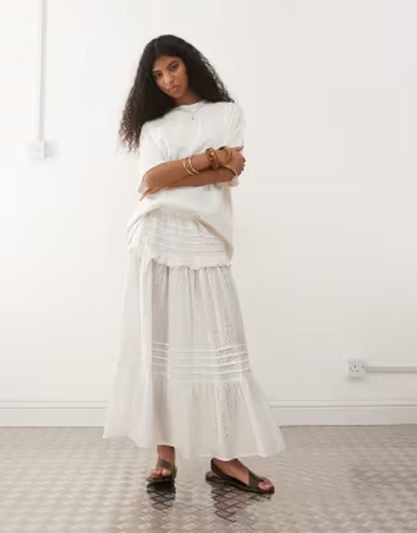 リクレイム ヴィンテージ レディース ボトムスカート ミディ Reclaimed Vintage pull on midi skirt eyelet white ホワイト