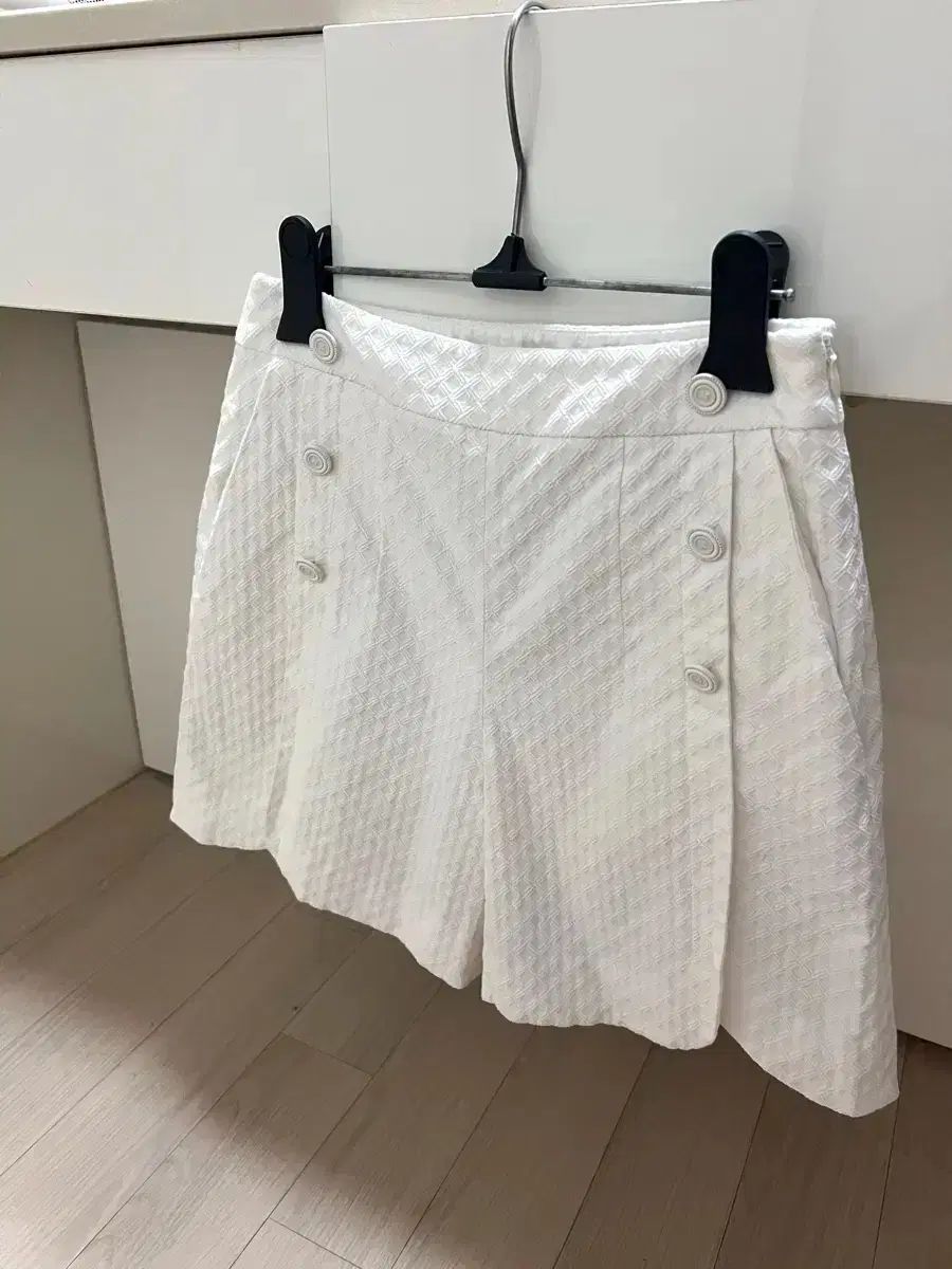 22 イッミシャ ジャガード チュール チューリップ裾 キュロット ショートパンツ ハーフパンツ ショーツ 白 ボタンポイント