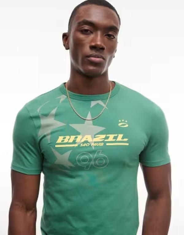エイソス メンズ トップス Tシャツ グラフィック ASOS DESIGN muscle Tshirt with Brazil soccer graphic PINE GREEN グリーン