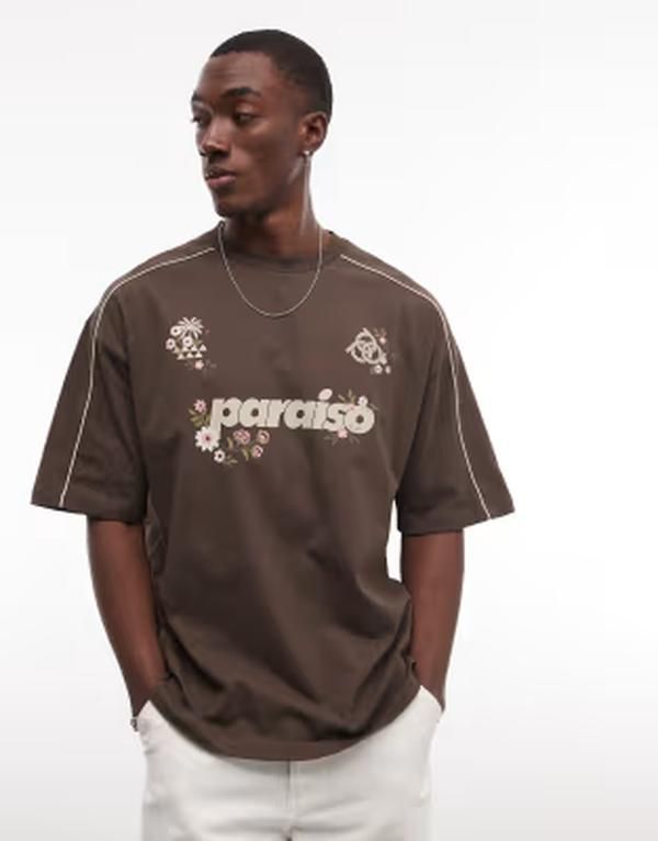 エイソス メンズ トップス Tシャツ グラフィック ASOS DESIGN oversized Tshirt with piping and soccer graphic Demitasse ブラウン