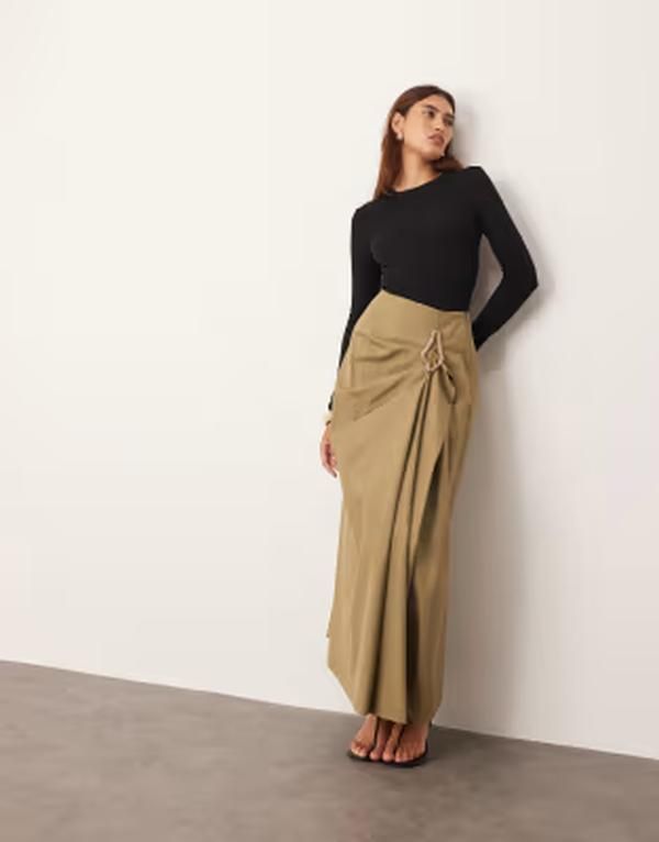 アレンジ レディース ボトムスカート ドレープ マキシ ARRANGE drape structu red maxi skirt with metal trim in camel キャメル