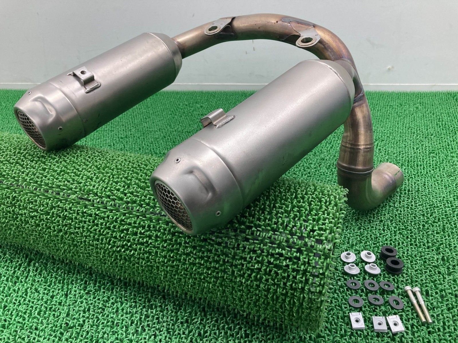 ストリートファイターV2 サイレンサーマフラー 左 573.1.641.1A/ZDM-A242 ドゥカティ 純正 中古 Vi