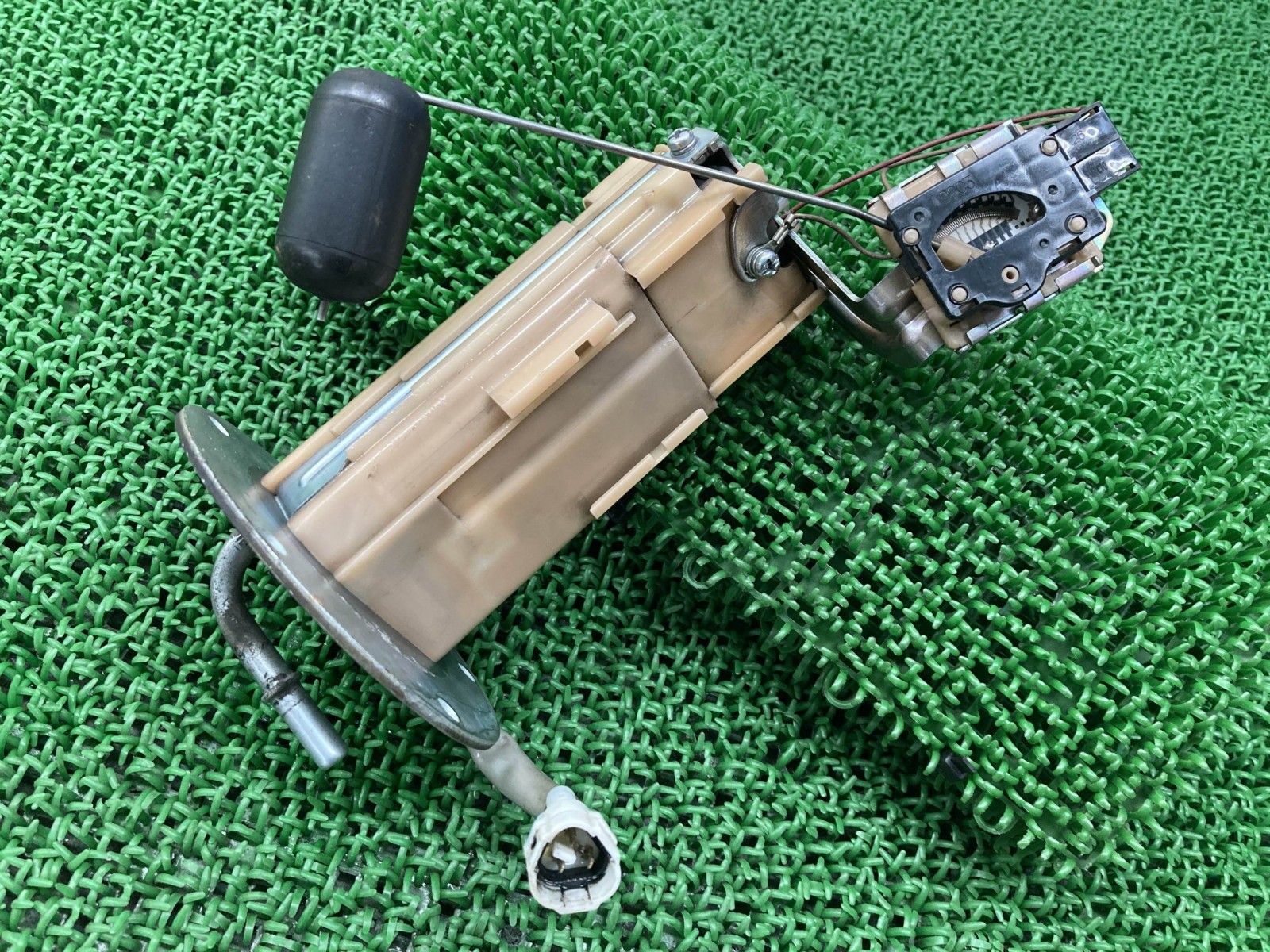 Vストローム650 フューエルポンプ 11J スズキ 純正 中古 VP56A フューエルセンサー Tm