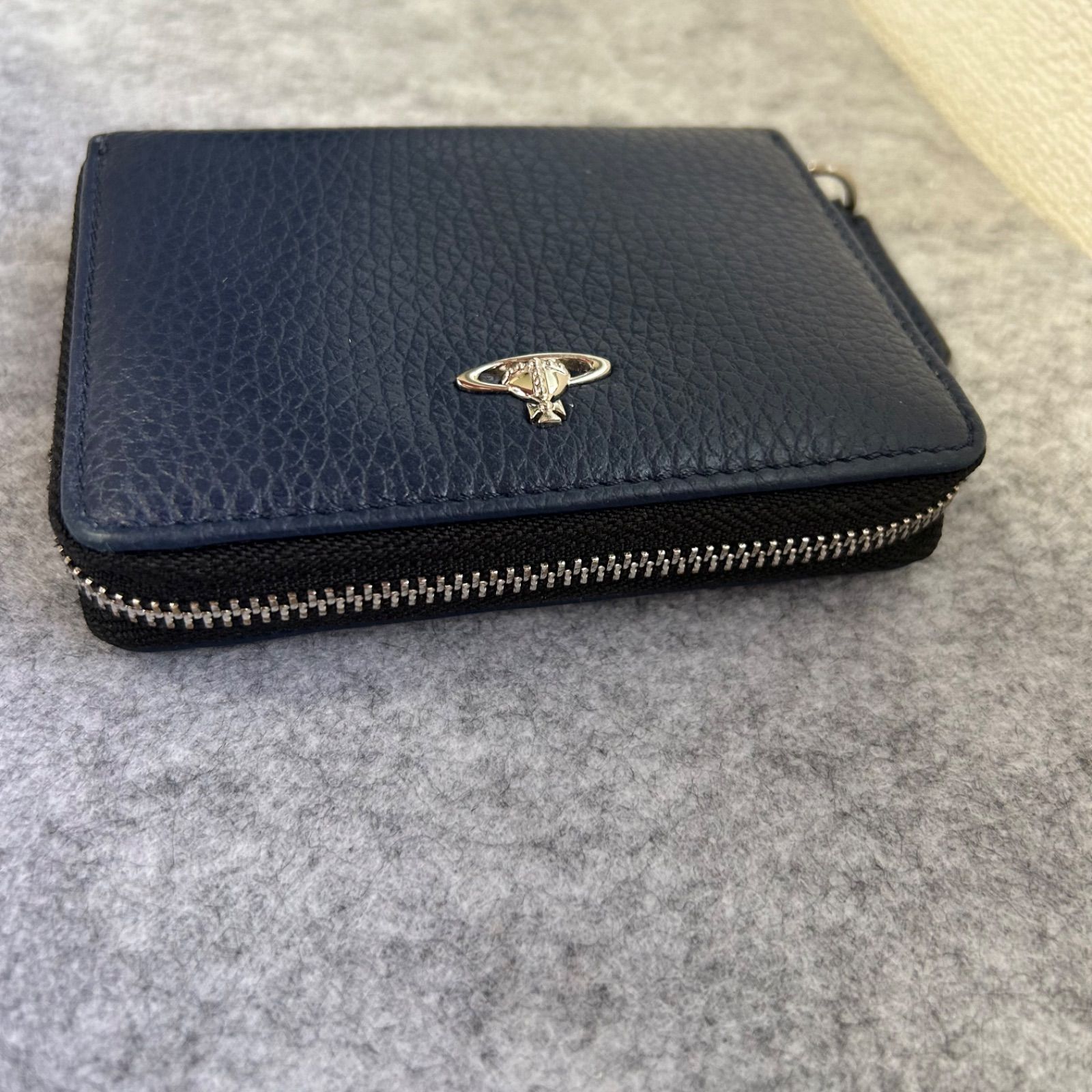 Vivienne Westwood 2つ折り財布 オーブ ネイビー ラウンドファスナー