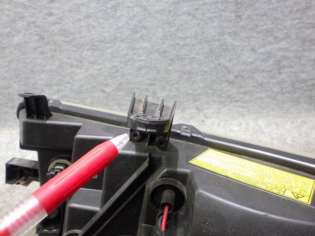 デリカD5 右ヘッドライト HID CV 前期 100-87918 8301D292 バラスト