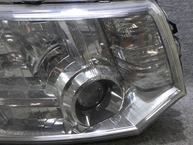デリカD5 右ヘッドライト HID CV 前期 100-87918 8301D292 バラスト