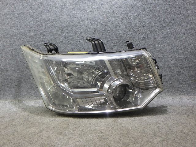 20日まで価格！CV2W デリカd5 スモークヘッドライト 純正バラスト付 デリカD5 右ヘッドライト HID CV 前期 100-87918 8301D292 バラスト