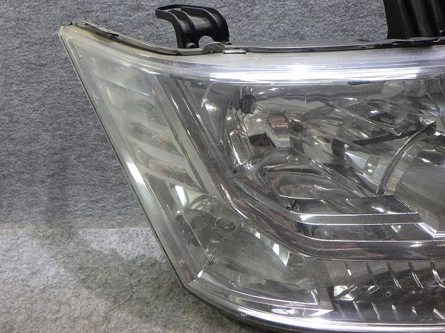 デリカD5 右ヘッドライト HID CV 前期 100-87918 8301D292 バラスト