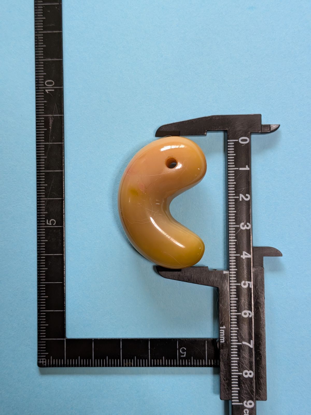 適切な価格天然石 【津軽錦石】の【超ビッグサイズ勾玉】です。1点物