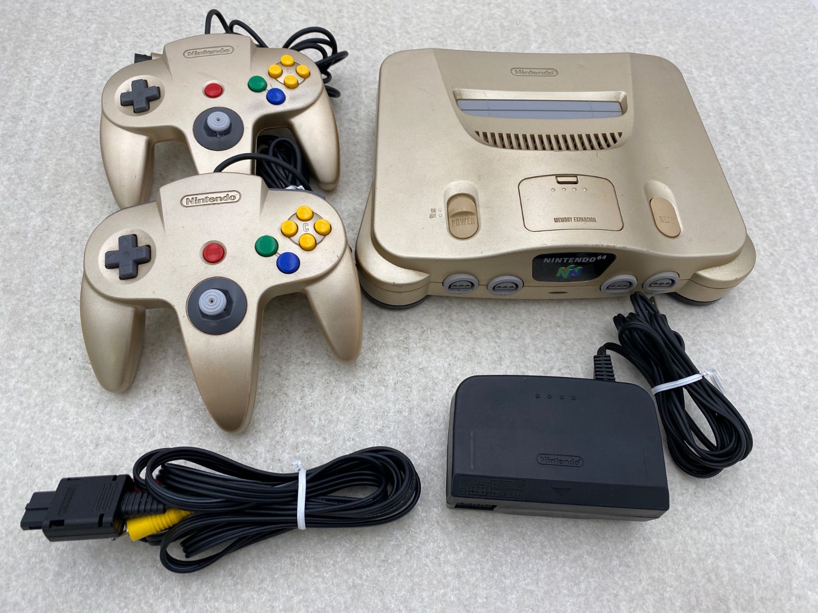 ニンテンドー64 本体 動作品 ゴールド コントローラー2点 - メルカリ